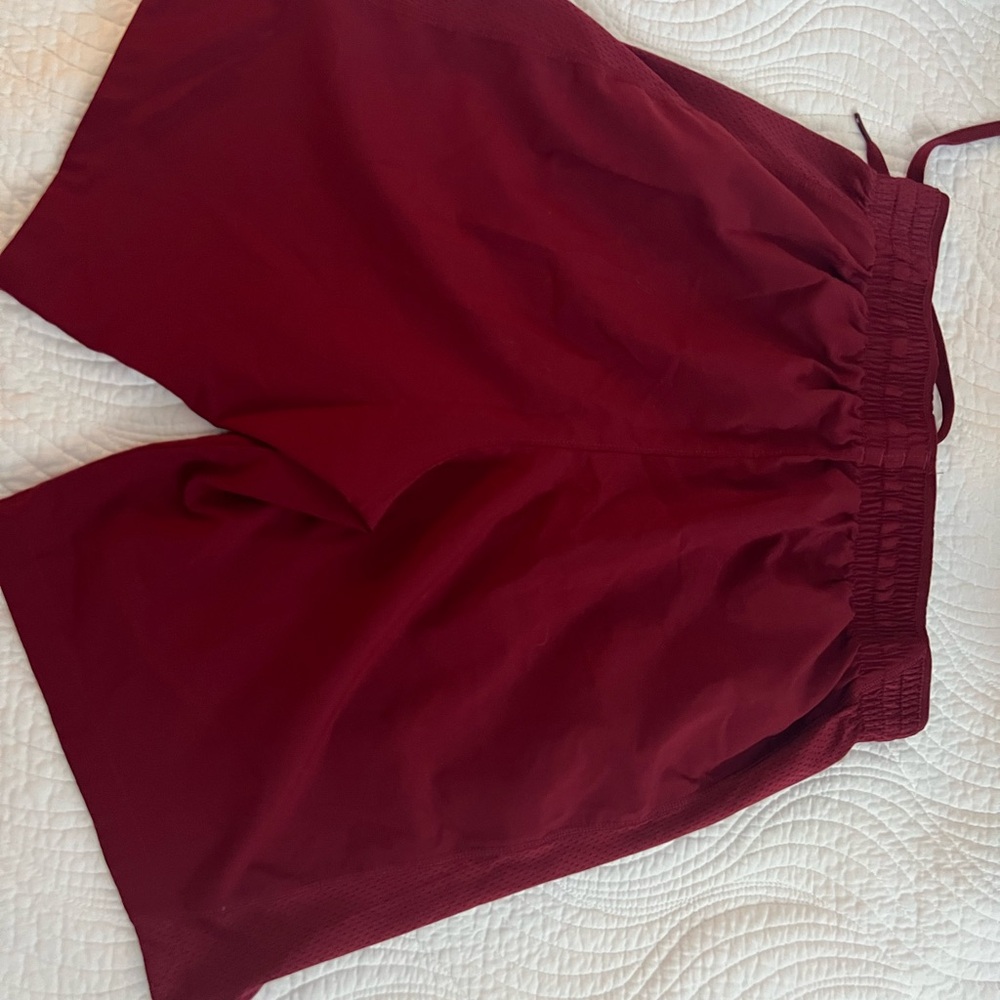 Under Armour Men's Burgundy Athletic Shorts